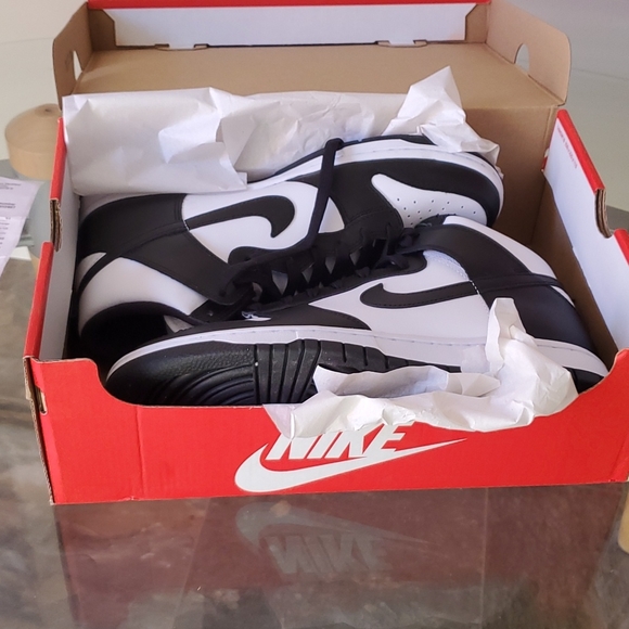 Niki Dunks ( Brand New) - Picture 3 of 4